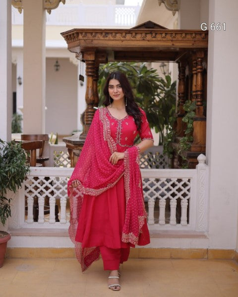 Graceful Designer Ethnic Set with Timeless Elegance G 661